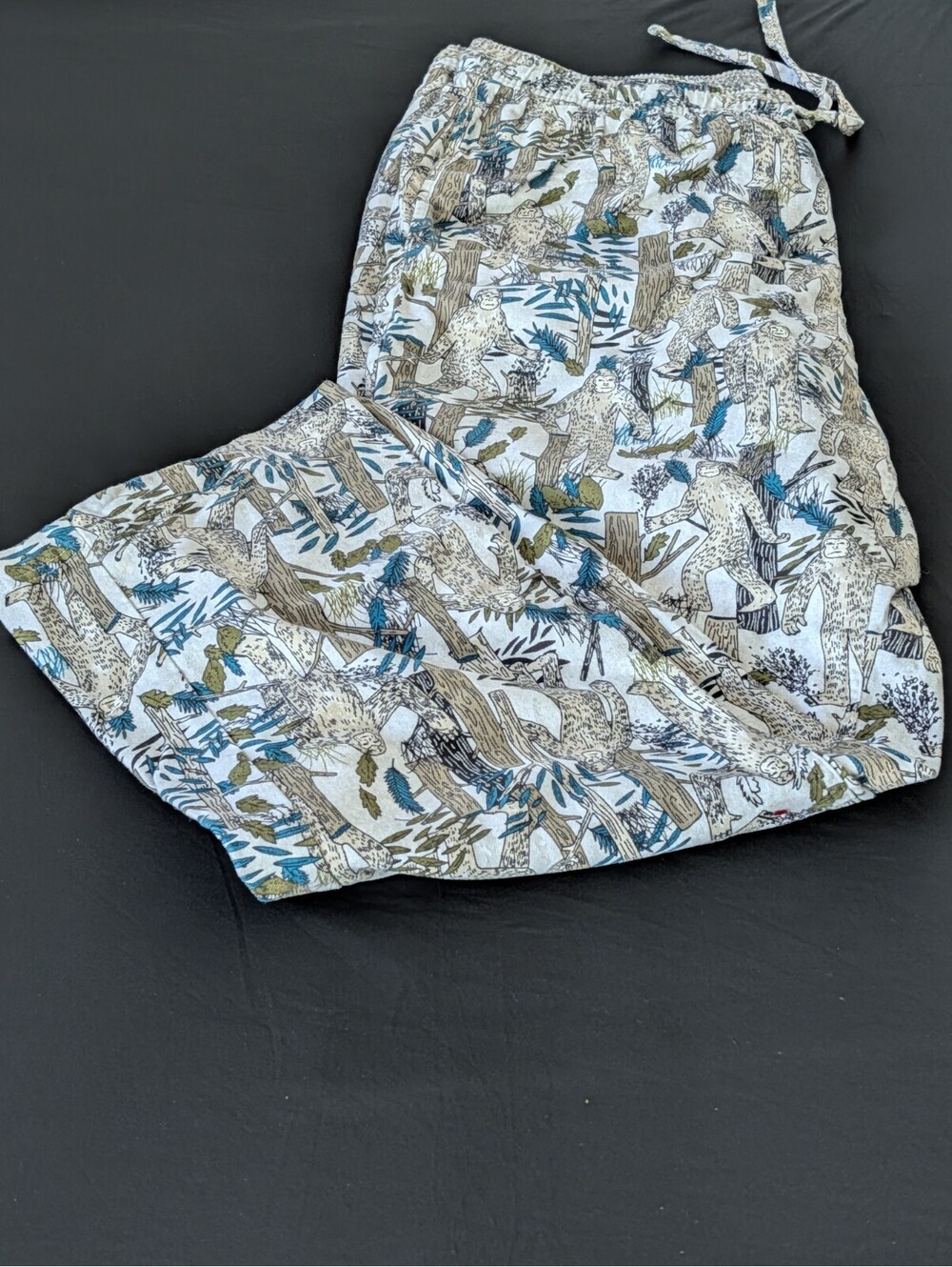 Eddie Bauer Men's Flannel Lounge Pants Bigfoot In The Forest Sasquatch, Sz Large